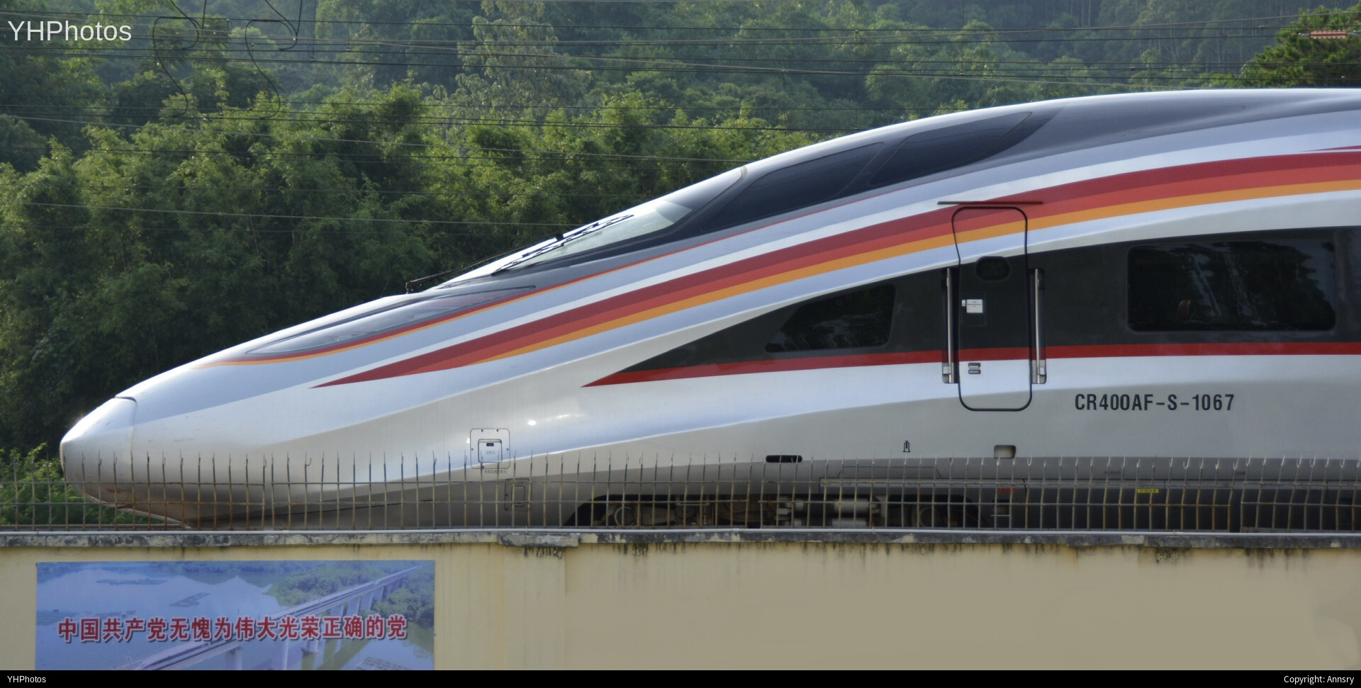 中国共产党无愧为伟大光荣正确的党