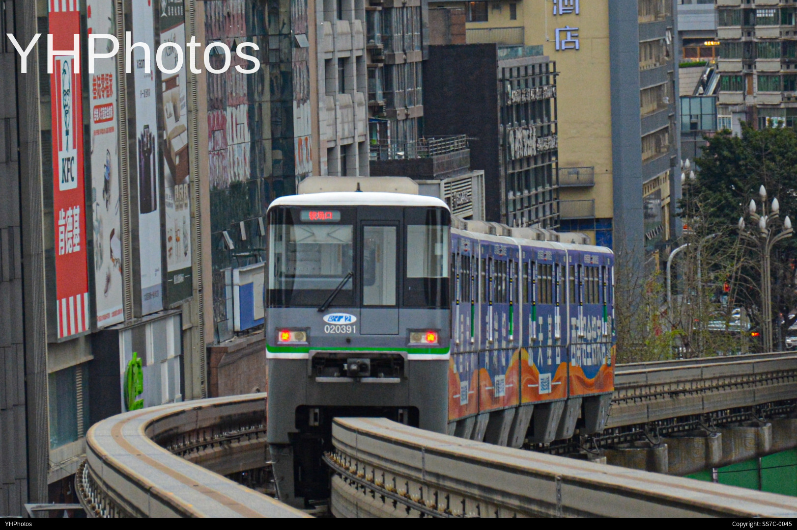 020391杨家坪站准备停车