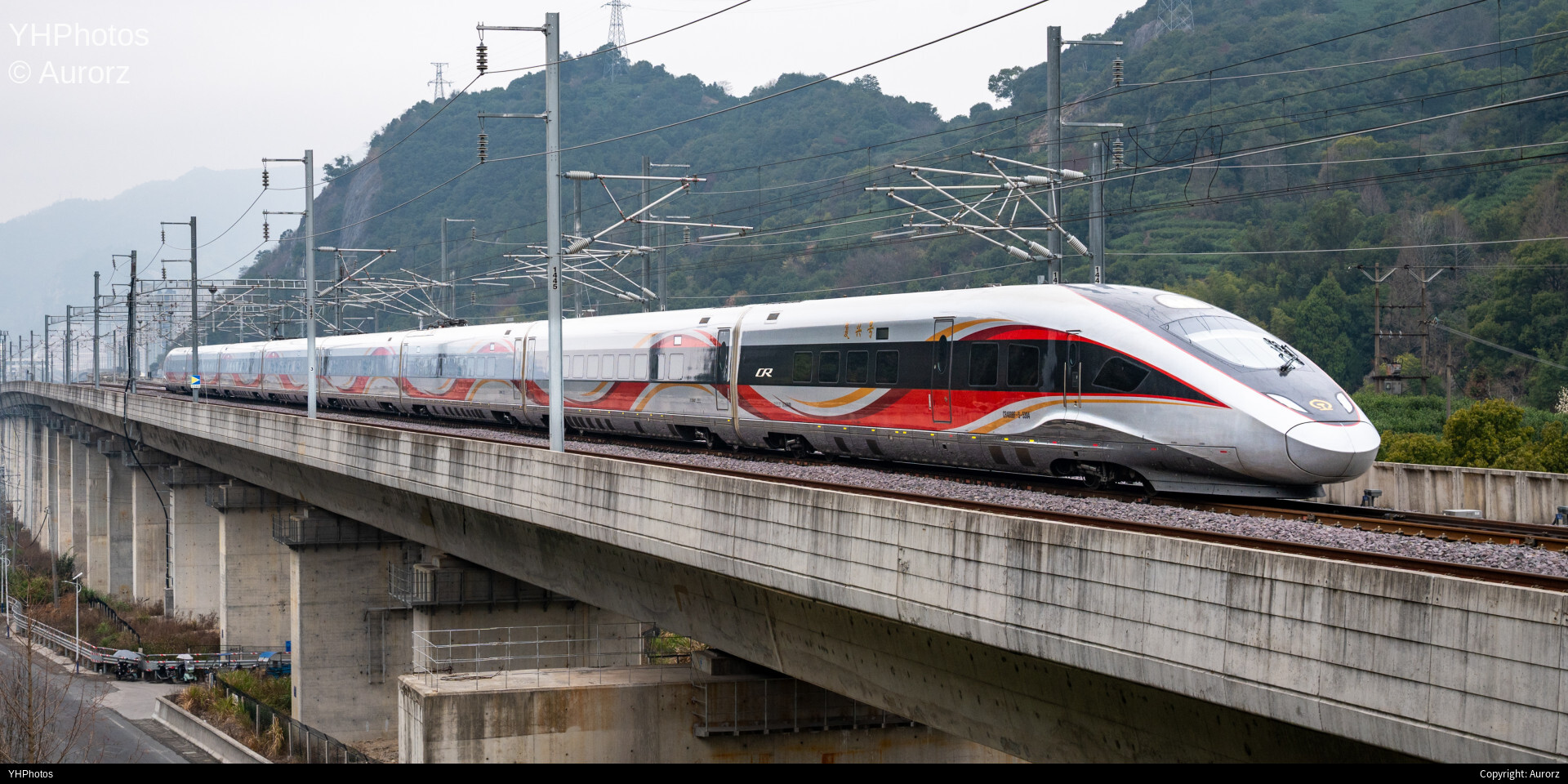 CR400BF-S通过楠溪江特大桥