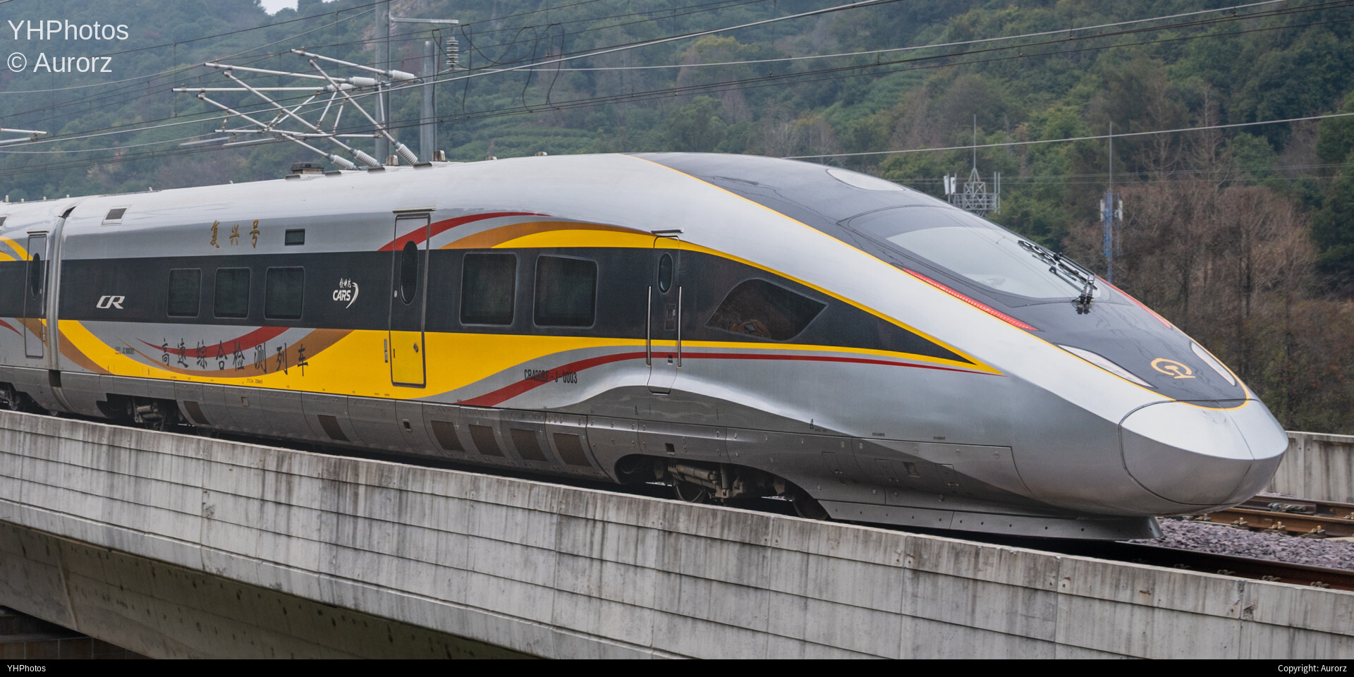 DJ811通过楠溪江特大桥