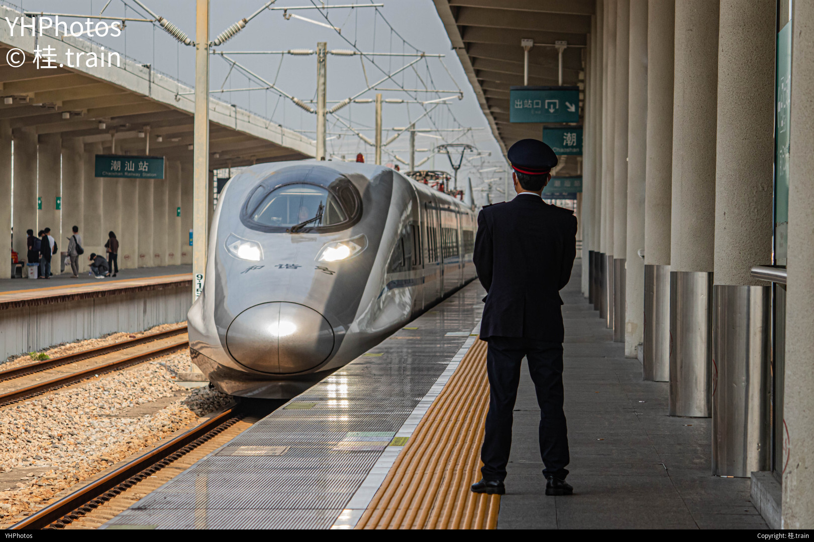 背对是旅客，正对是思乡