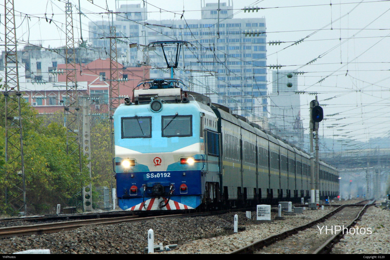 春运期间广九直通车编组再现