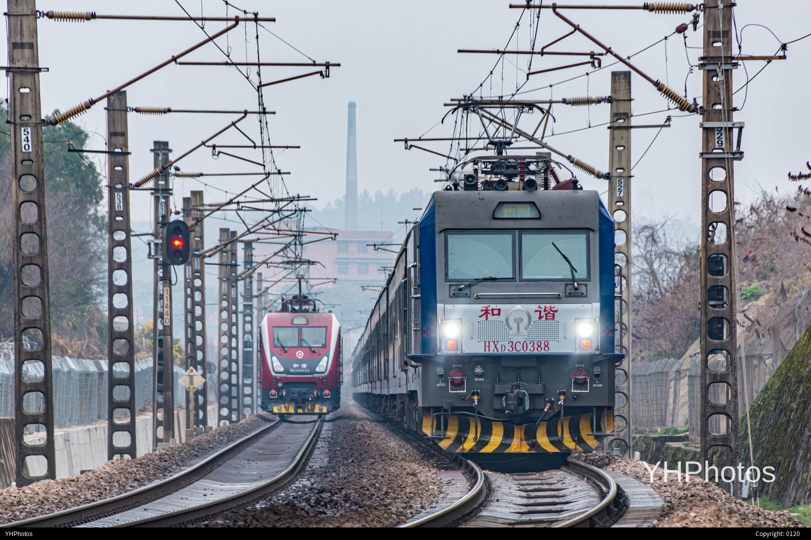 西沪昆红蓝机车交汇